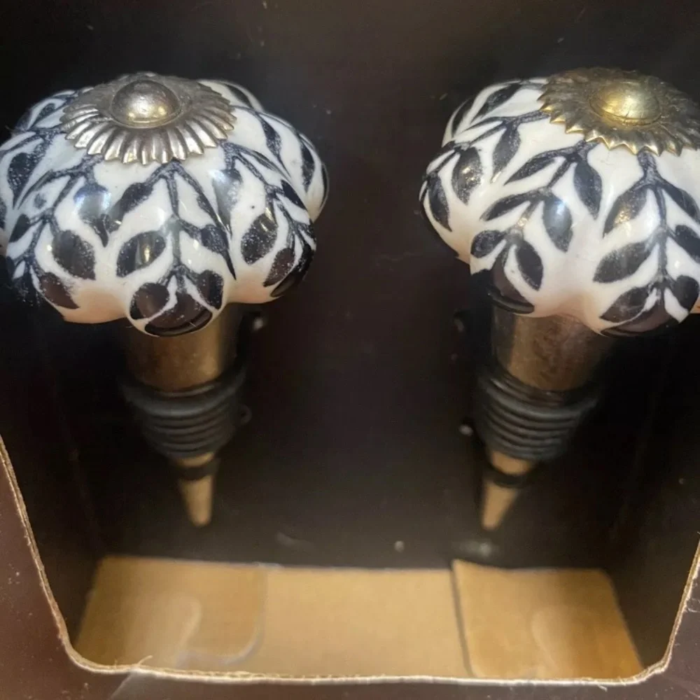 Casa Decor Set of 2 Bottle Stoppers Black & White Floral Wine Corks Bar NEW